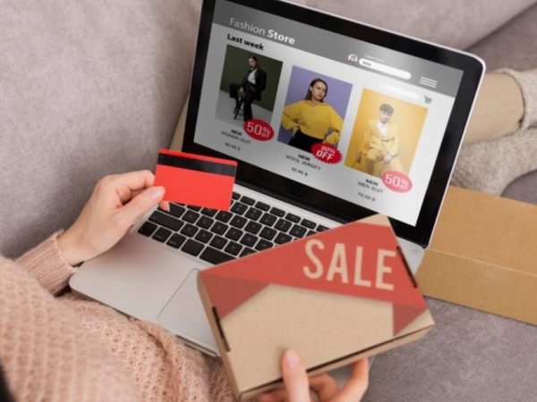 Онлайн-покупки в РФ в ходе распродаж конца года могут вырасти на 20-25%