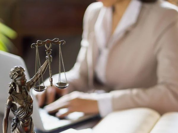 Профессиональная юридическая помощь онлайн: какие вопросы реально решить дистанционно
