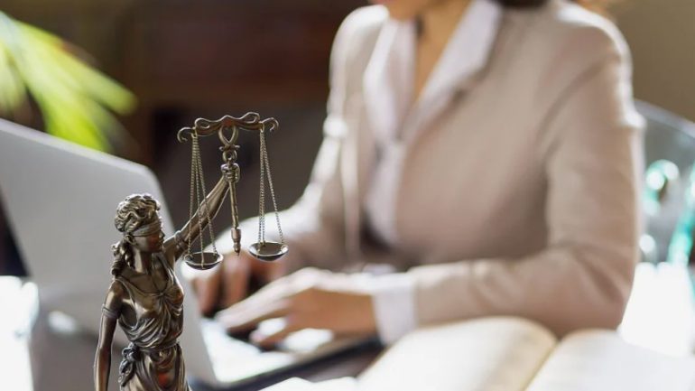 Профессиональная юридическая помощь онлайн: какие вопросы реально решить дистанционно